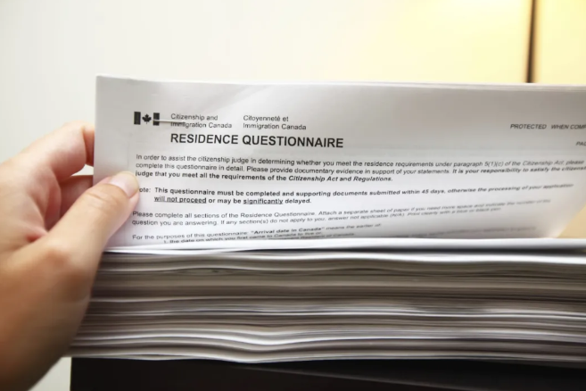 加拿大枫叶卡续卡被要求做居住问卷怎么办？